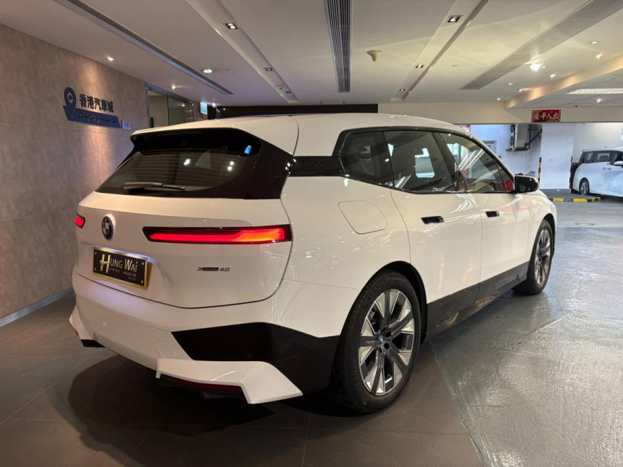 IX xDrive40 - Image 2